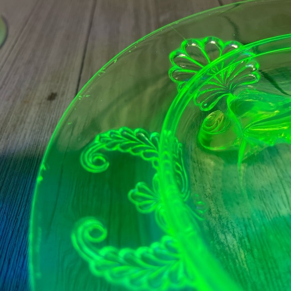 Vtg Uranium Glass Lidded Cheese Tray - Candy Dish - Picture 6 of 9